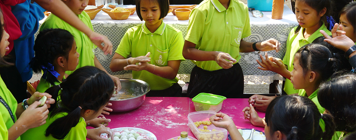 สืบสานภูมิปัญญาท้องถิ่น สร้างอาชีพสู่ชุมชน กับขนมต้มยวน