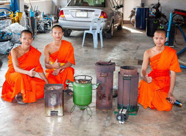 “สามเณร” หัวใจรักษ์โลก พัฒนา “เตาปี๊บ” เพื่อสิ่งแวดล้อม